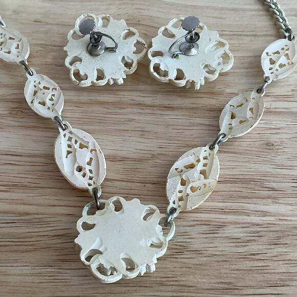 Carved Celluloid Necklace & Earring Set White Flowers Rhinestones 16" Screwbacks - Picture 7 of 16